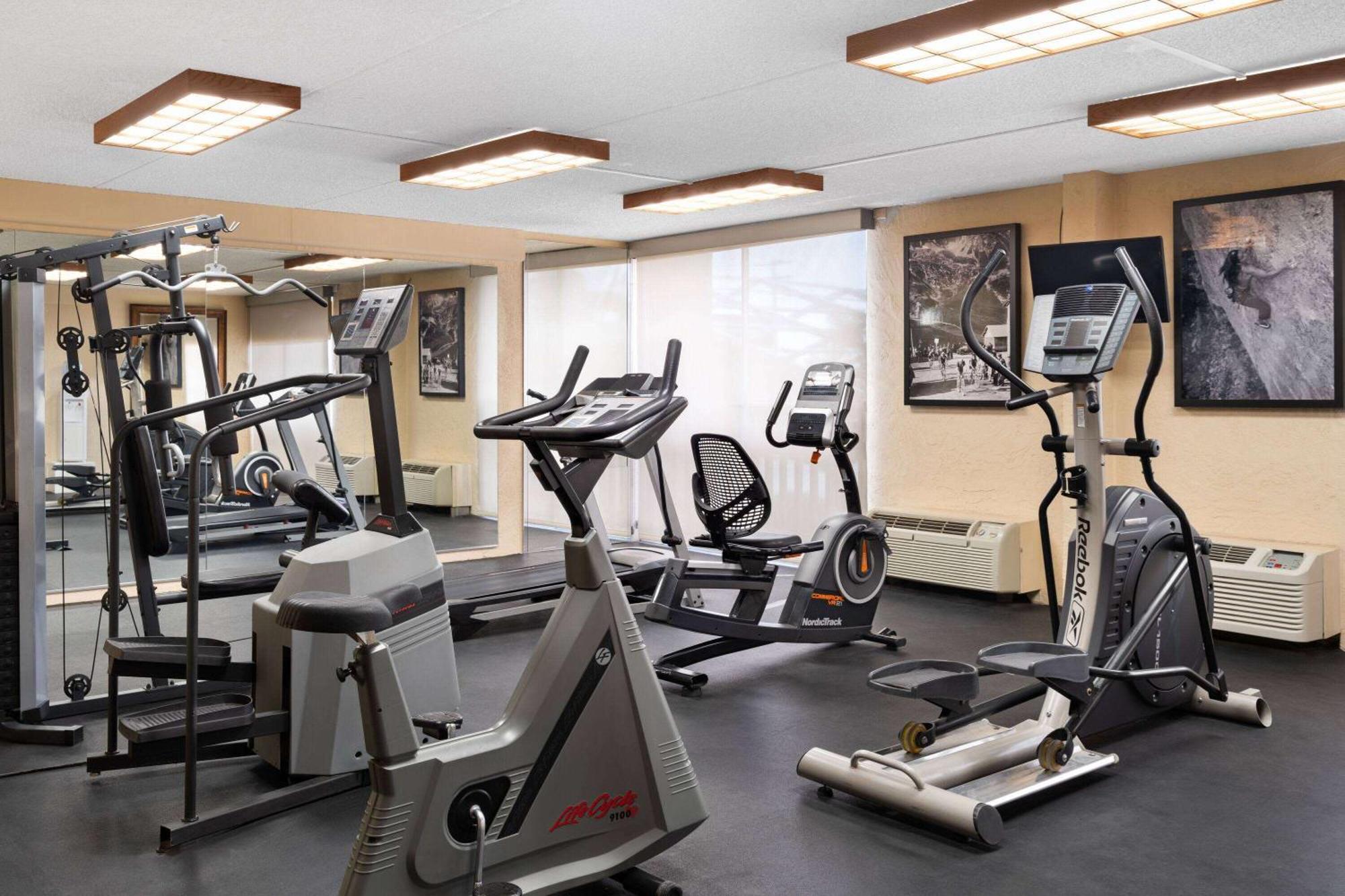 Ramada By Wyndham Tucson Hotel Ngoại thất bức ảnh